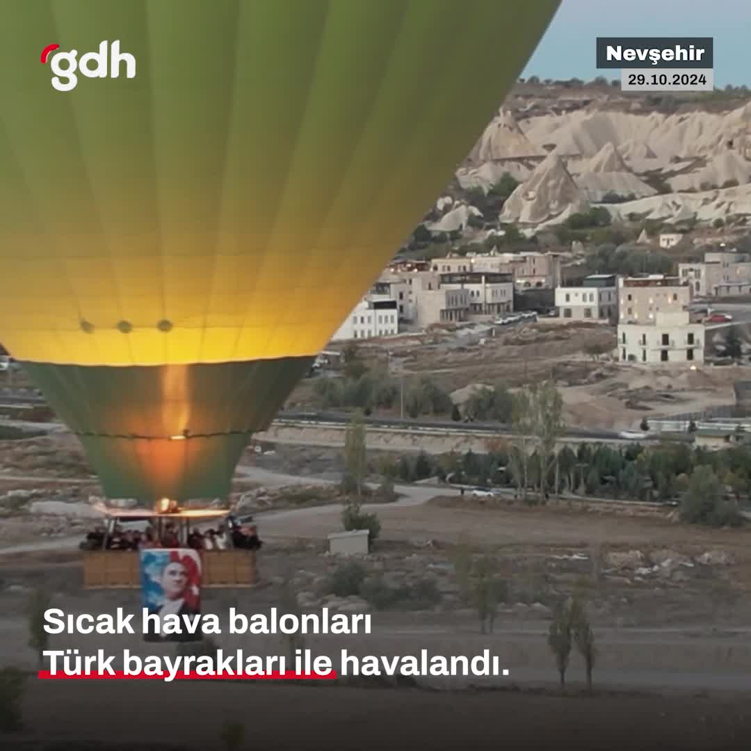 Kapadokya'da balonlar, Cumhuriyet'in 101. yılı için havalandı