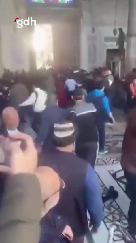 Şam'daki Emevi Camii'nde Cuma namazında izdiham: 3 ölü