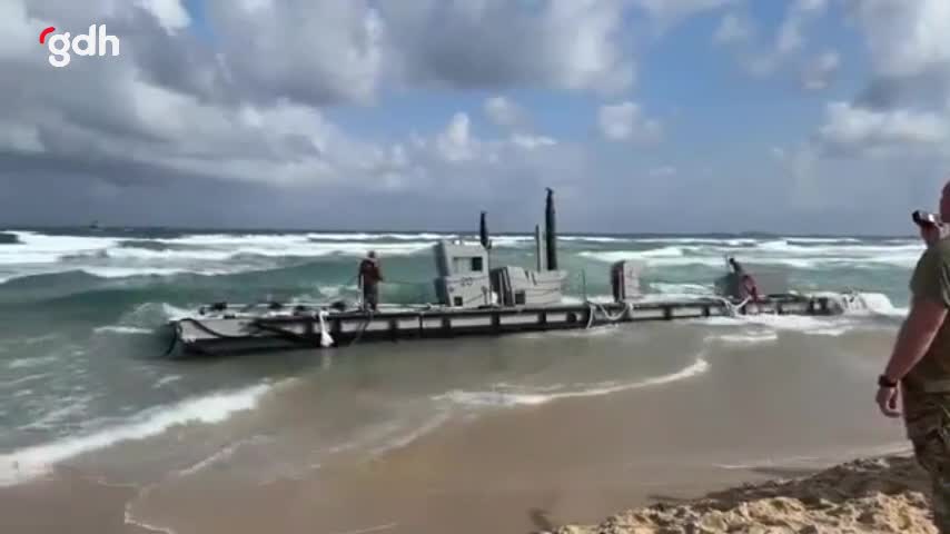 Gazze'deki ABD limanına destek veren 4 gemi akıntıya kapıldı
