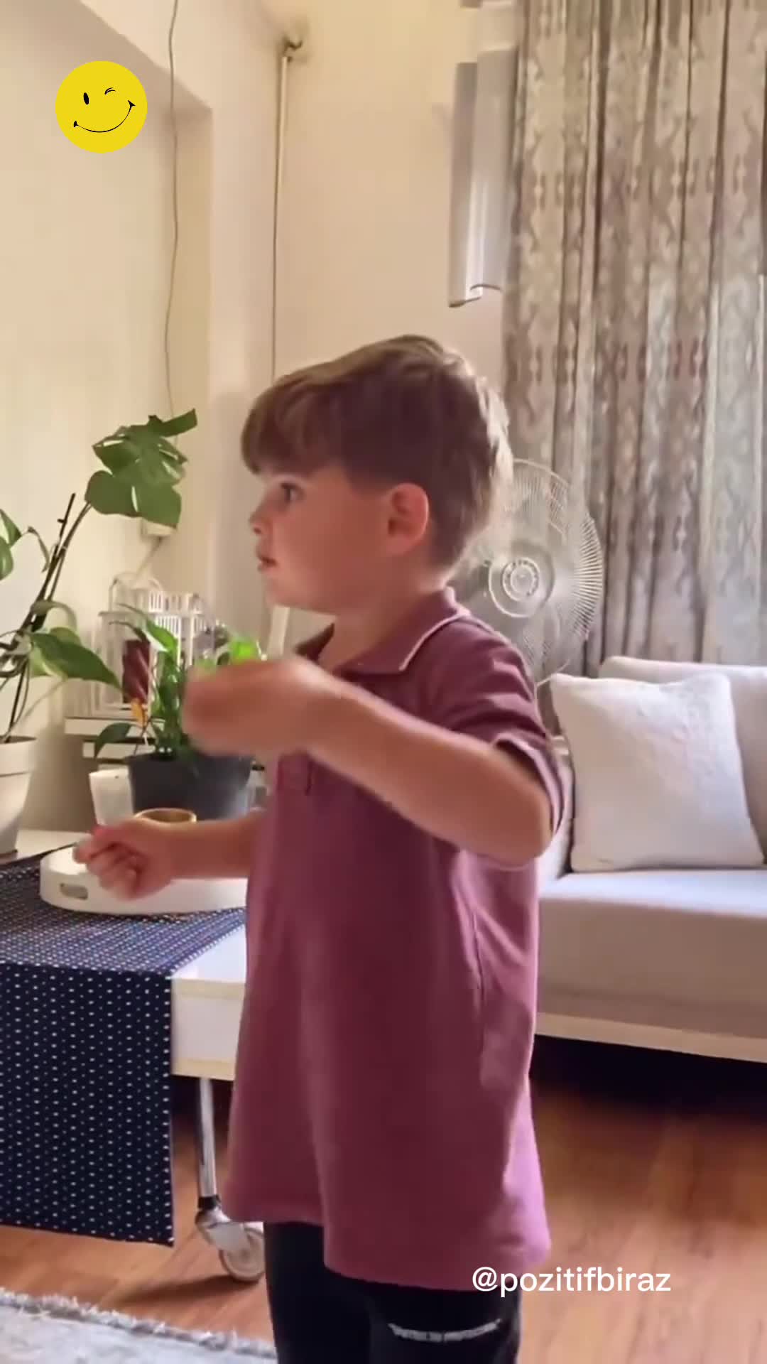 Televizyonu kırıp anlatan çocuğun videosu viral oldu