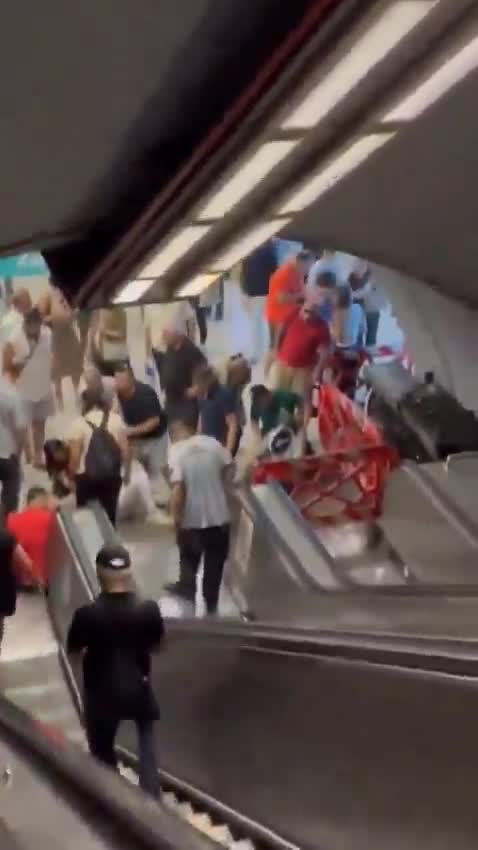 İzmir Üçyol Metro'da arızalı yürüyen merdiven 9 kişiyi yaraladı