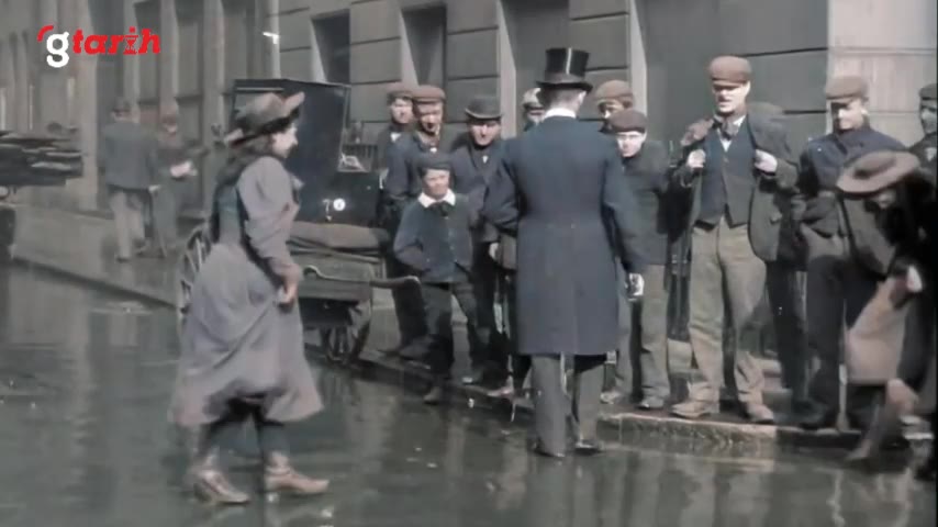 Londra sokaklarında gösteri yapan dansçılar.

1896