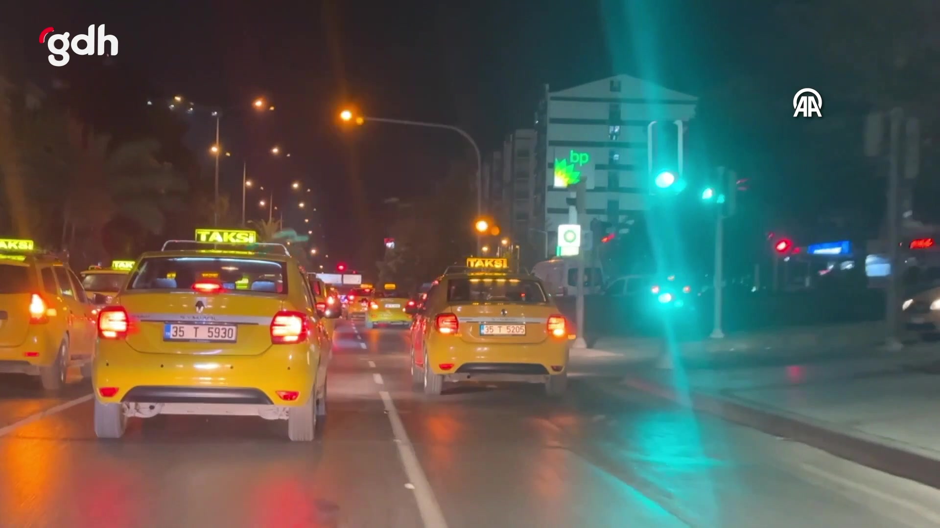 İzmir'de taksiciler, katledilen meslektaşları için konvoy yaptı