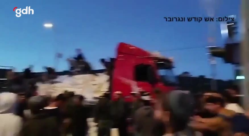 Yahudi yerleşimciler, Gazze'deki yardım kamyonlarına saldırıyor