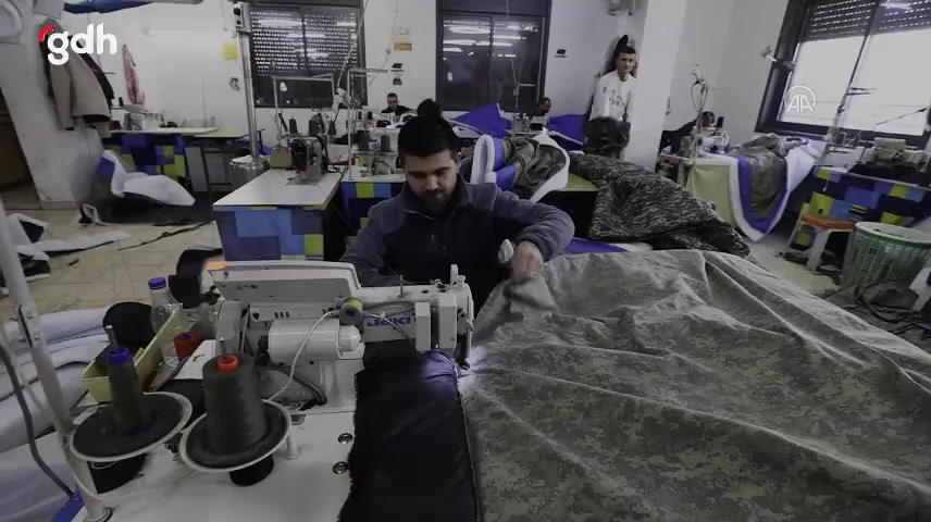 El-Halil'deki tekstil fabrikası, depremzedelere yardım için siparişleri askıya aldı
