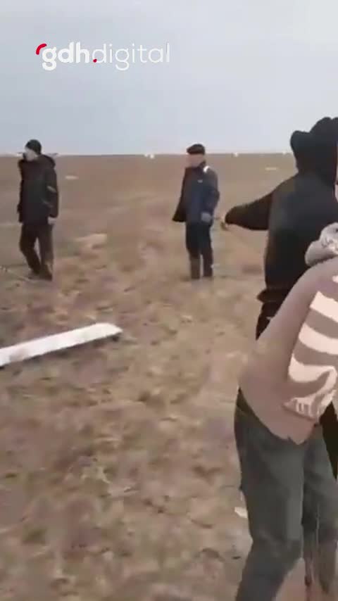 Aktau'daki uçak kazasından kurtulanların çıkarılma anları