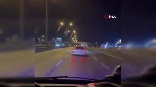 Bakan Koca, ambulansa yol vermeyen trafik magandasını paylaştı