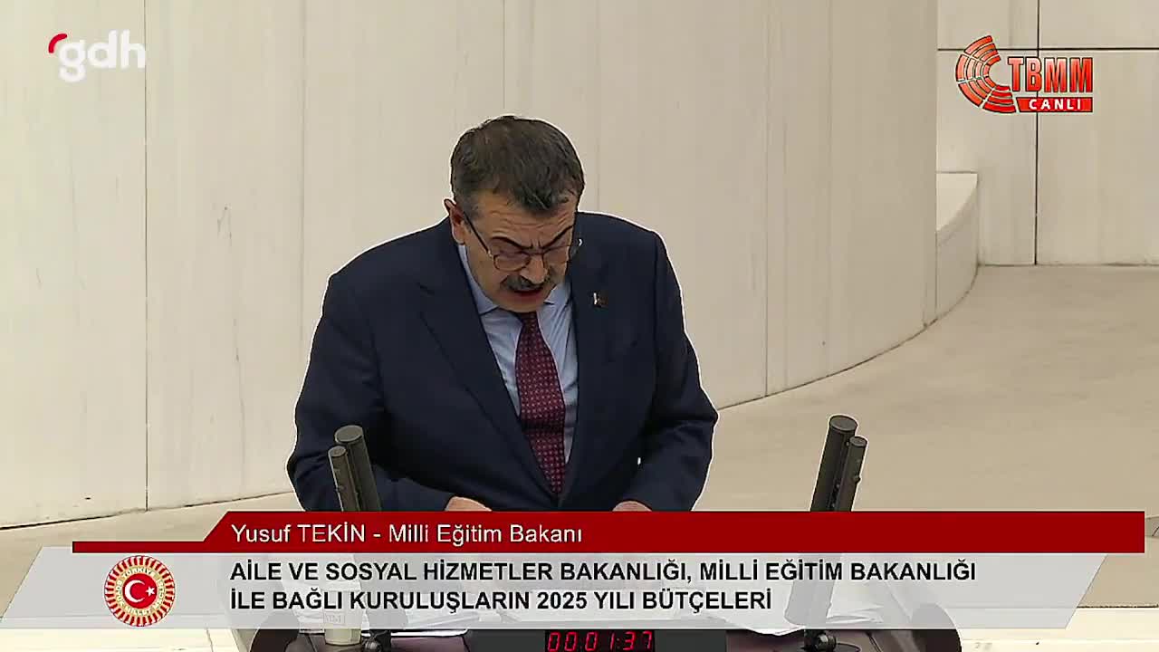 Yusuf Tekin: "Eğitimde eşitlikte başörtüsü tartışmalarına yanıt"