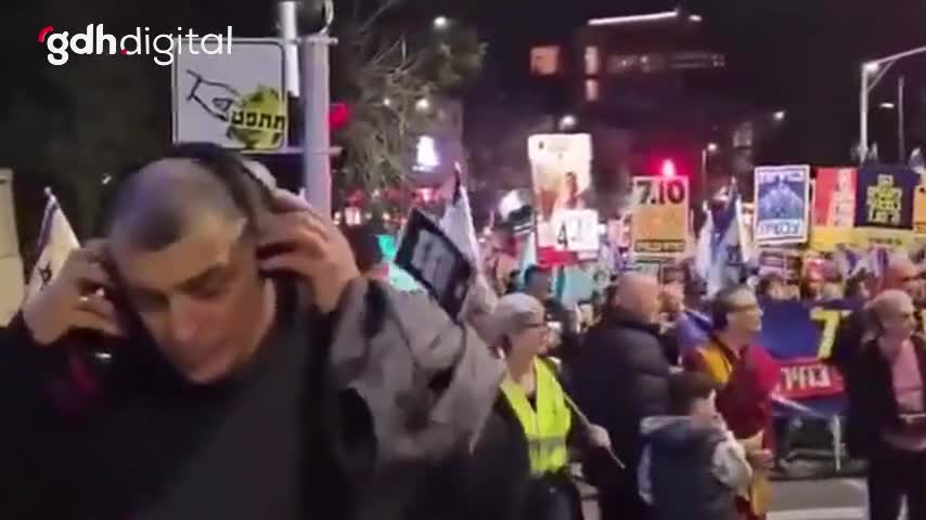 Hayfa'da binlerce kişi, Hamas ile ateşkes için protesto düzenliyor