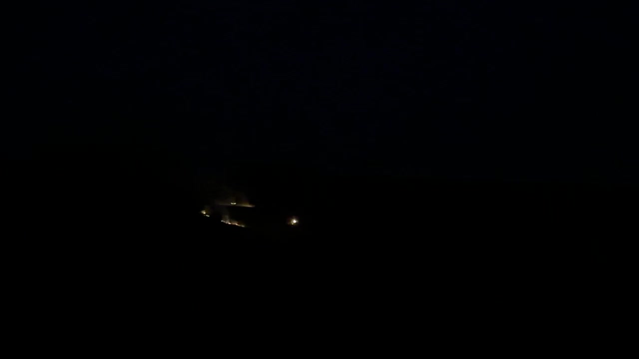 Gecenin karanlığında 9 helikopter geçiyor, görünmezler