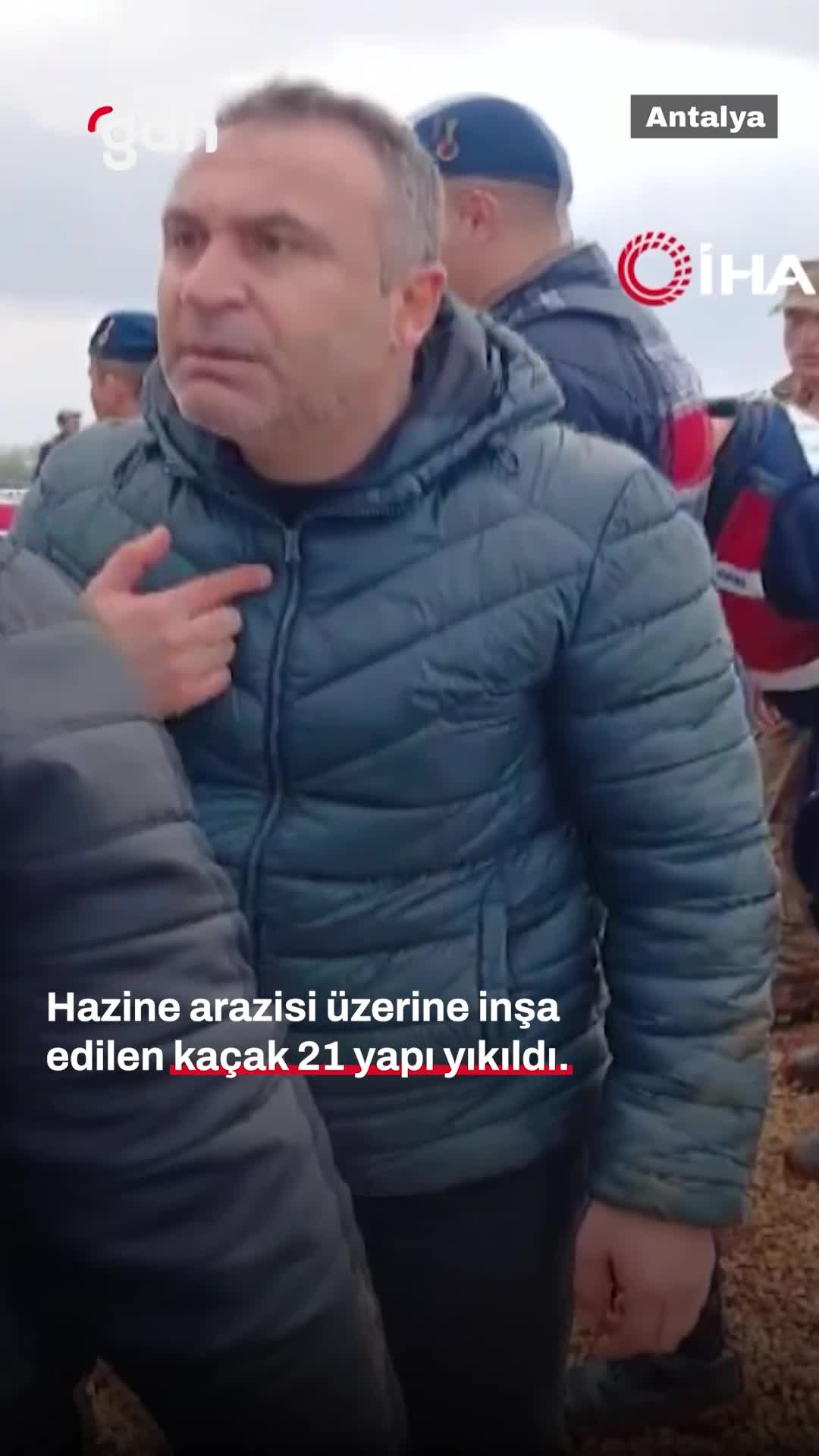Antalya'da kaçak 21 yapı yıkıldı, vatandaş güvenlik engellemeye çalıştı