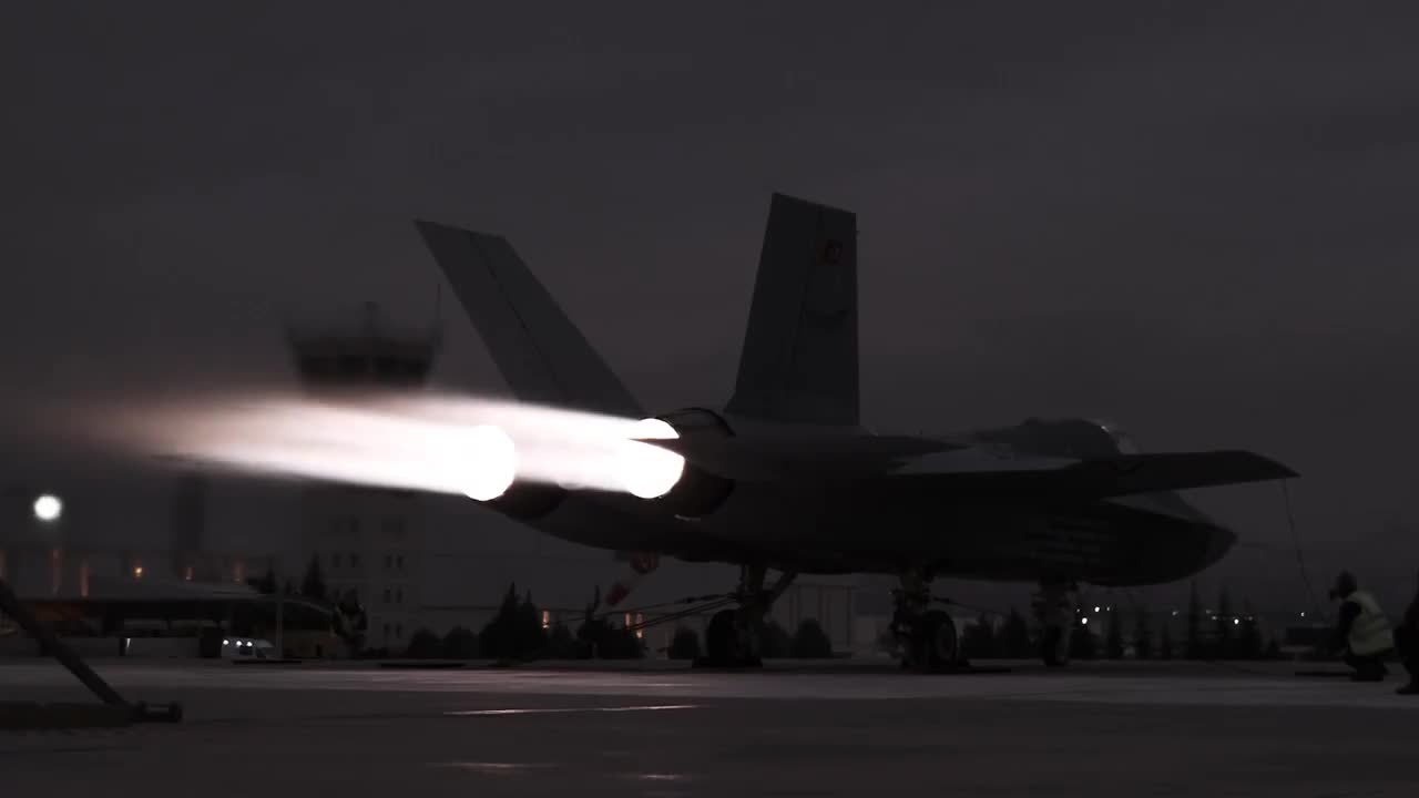 KAAN'ın afterburner çalıştırdığı yeni görüntüler!