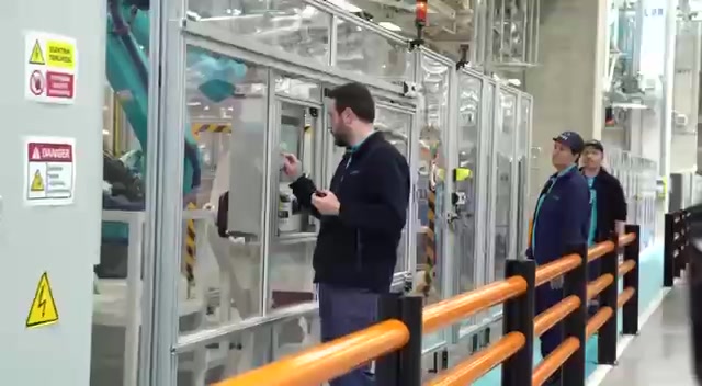 Togg fabrikasına inanmayanlar için gazeteciler ziyaret etti