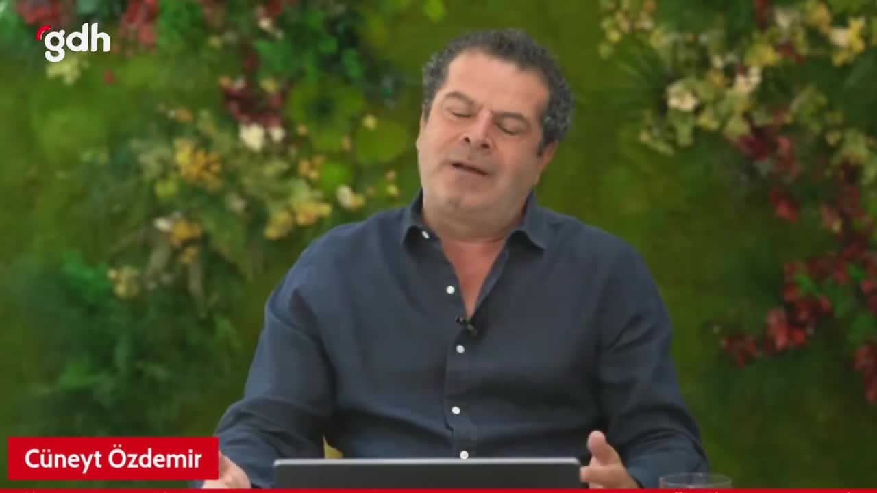 Cüneyt Özdemir: Sosyal medyada sokak köpekleri için batıdan yardım istenmesi saçmalık
