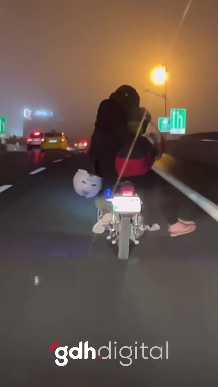 Tehlikeli Yolculuk: Motosikletle Bebek Riske Atıldı!