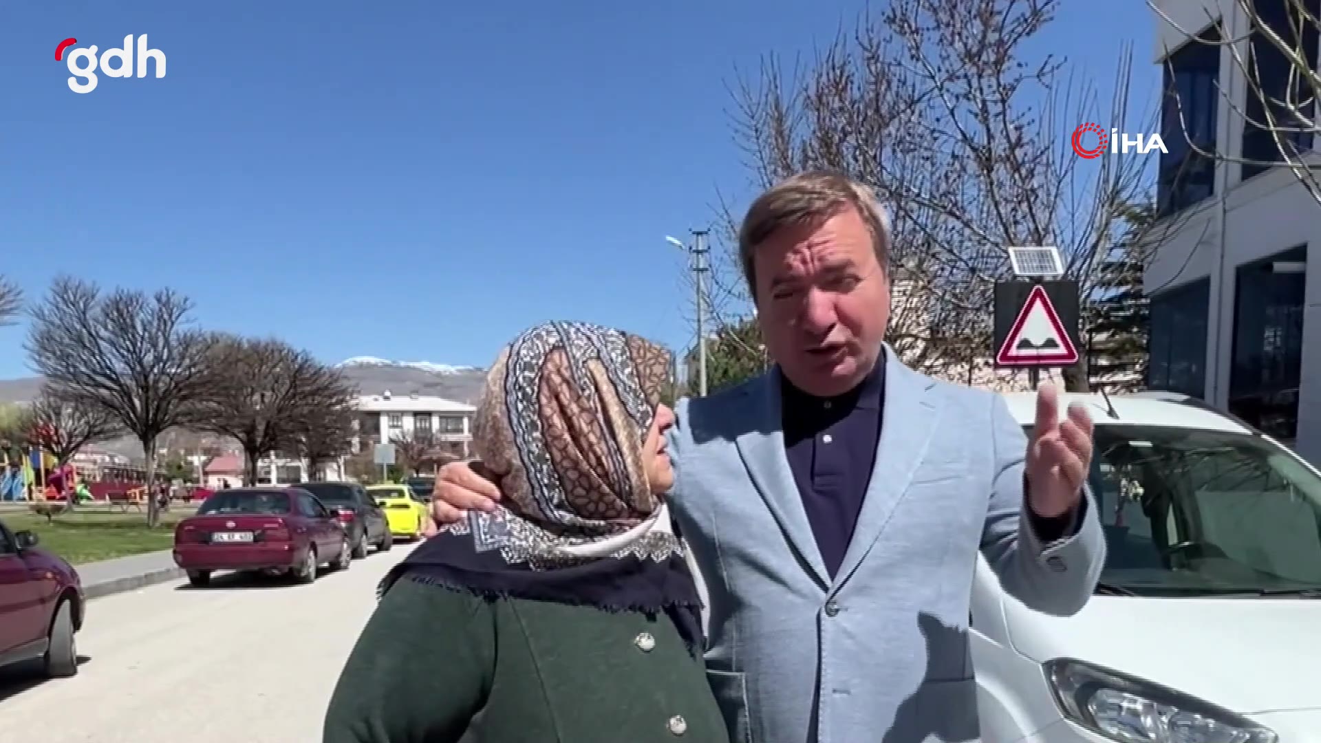 Vali Aydoğdu, yaşlı kadını makam aracıyla gönderdi