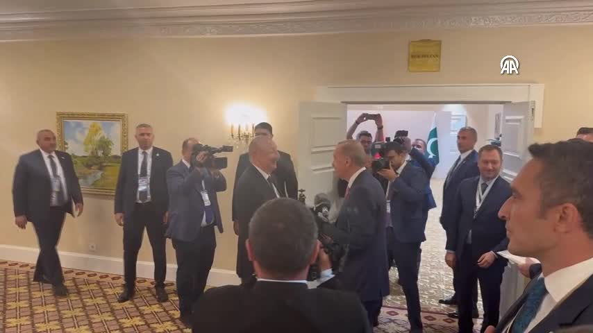 Erdoğan ve Aliyev'in samimi diyaloğu kamerada yansıdı