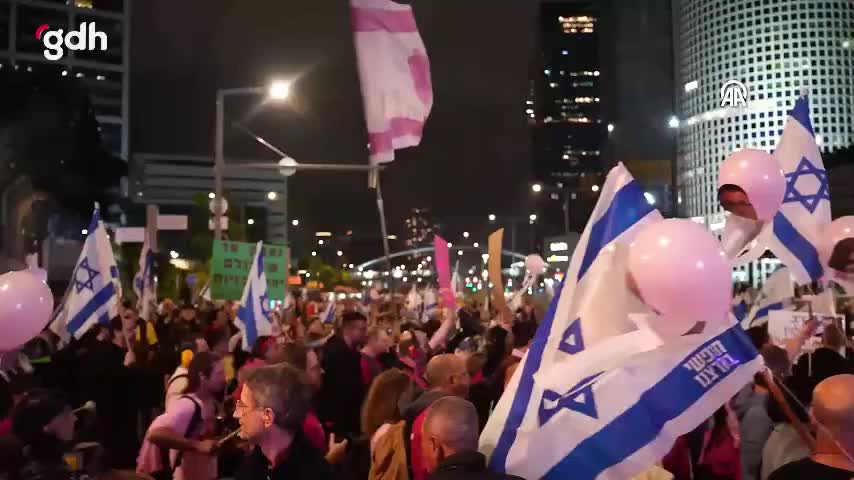 Tel Aviv'de "Savaş suçlusu Netanyahu" sloganıyla ateşkes çağrısı