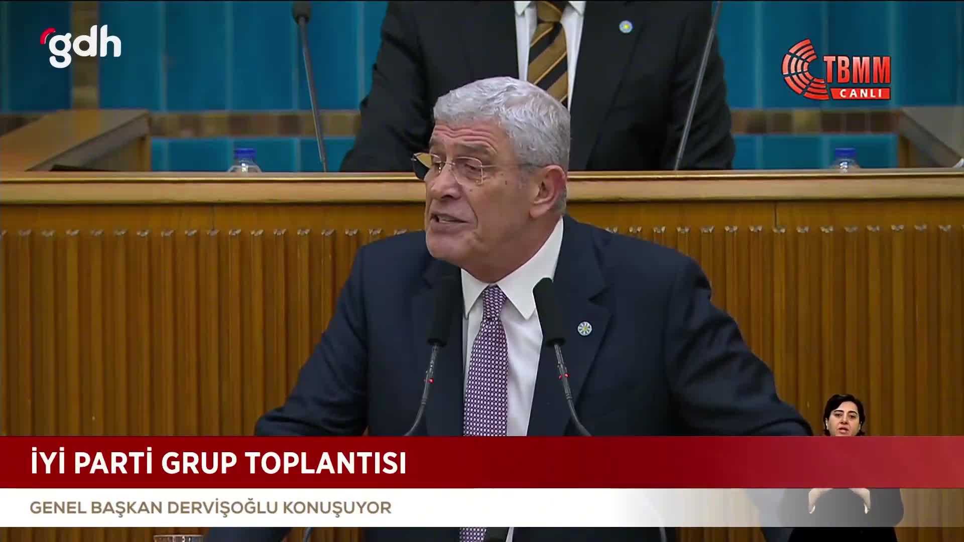 Bayrağımız duygularımızı sarssa da, oyunu görüyoruz