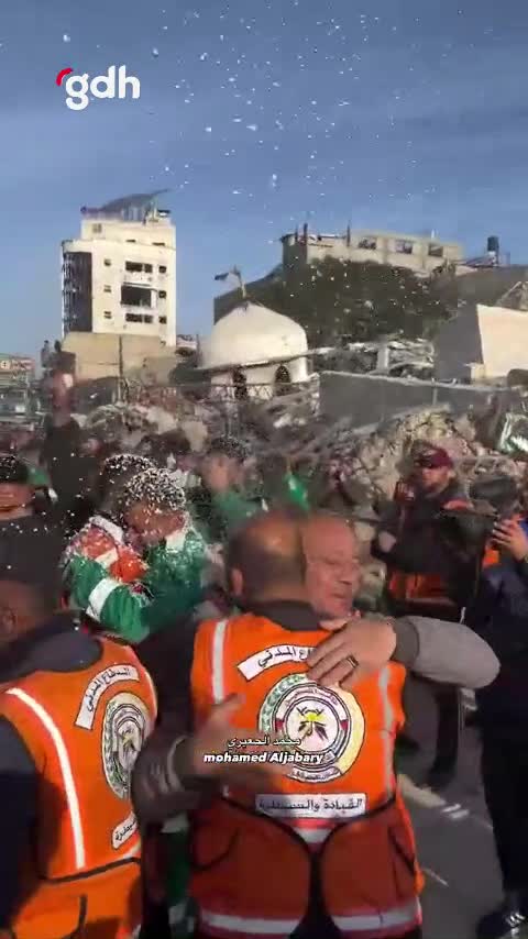 Gazze halkı, 16 ay süren soykırıma karşı ateşkesi kutluyor