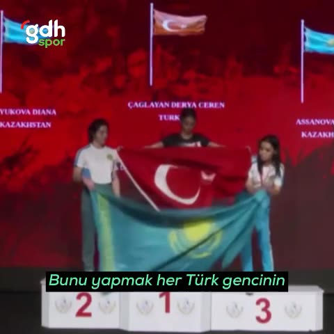 Derya Ceren: "Bayrağımızı dalgalandırmak Türk gencinin görevi"
