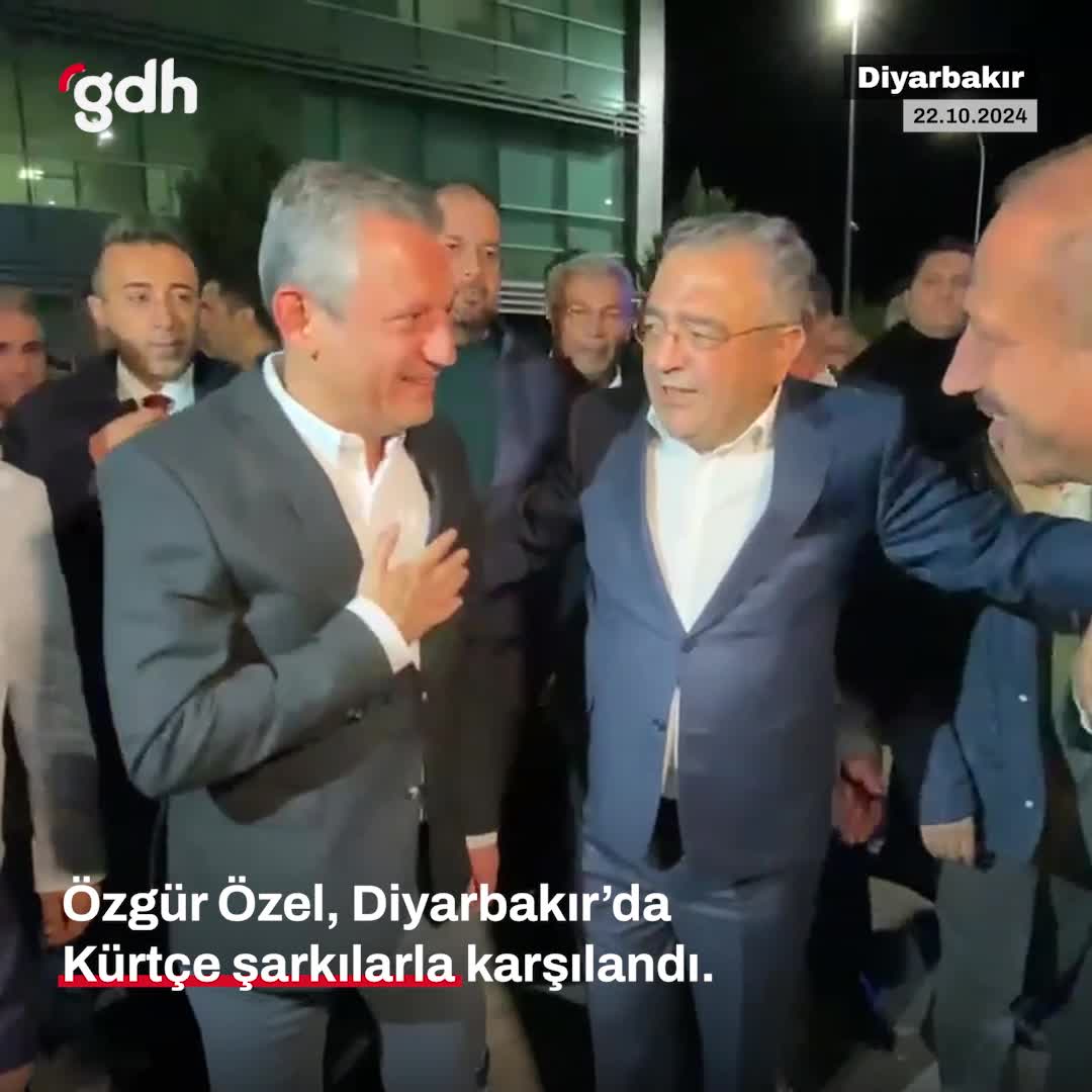 Özgür Özel Diyarbakır'da Kürtçe şarkılarla karşılandı