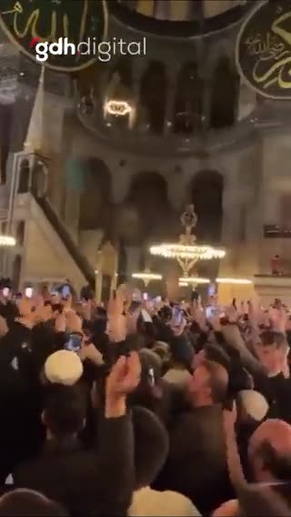 Erdoğan'ın seçim zaferi Ayasofya'da tekbirlerle kutlandı
