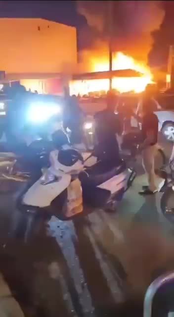 Hatay Kırıkhan'da Suriyelilere ait işyeri ateşe verildi