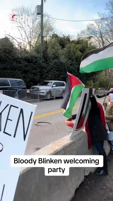 ABD Dışişleri Bakanı'na 'Sivillerin kanı var' protestosu