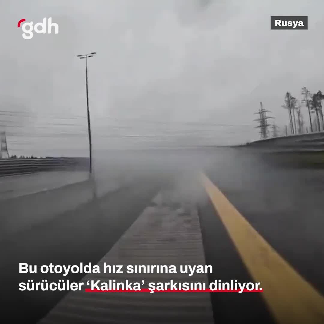 St. Petersburg'da hız sınırına uyan sürücüler 'Kalinka' çalıyor