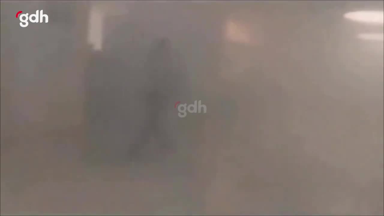 Van Havalimanı'nda yangın: Uçak seferleri durdu, terminal tahliye edildi