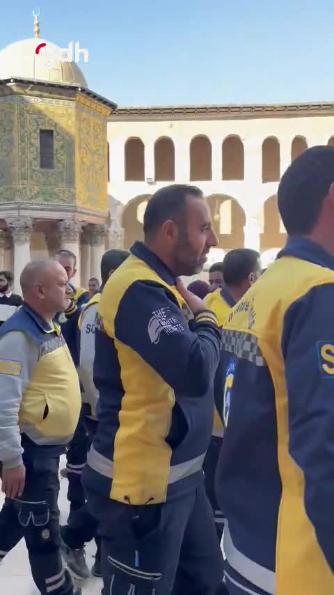 Beyaz Baretliler, devrim sonrası ilk cuma namazını kıldı