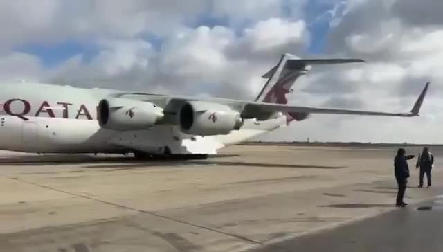 Katar'ın Suriye'ye gönderdiği yardım uçağı Şam'a ulaştı