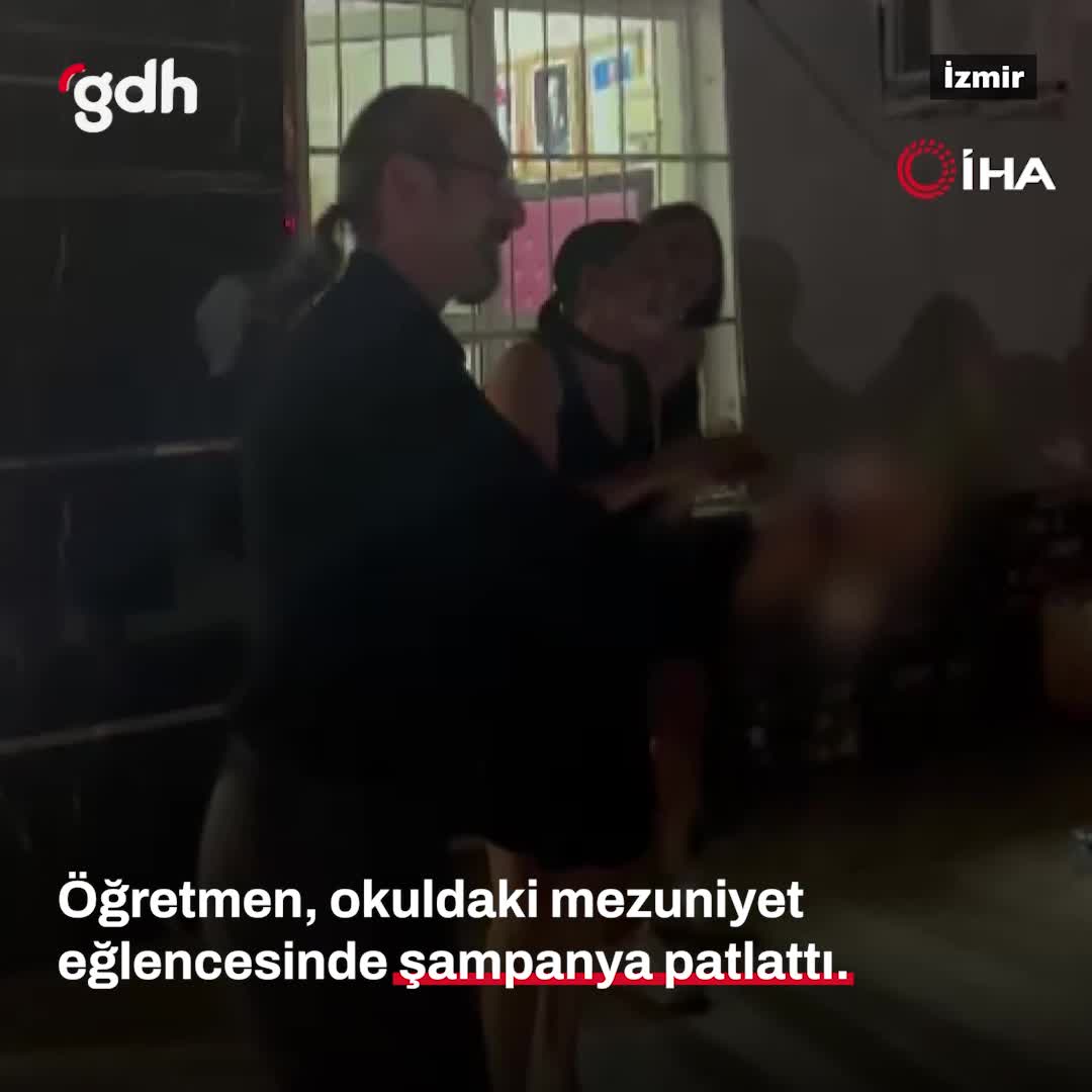 Bornova'da öğretmenin mezuniyet eğlencesinde şampanya patlattığı görüntüler