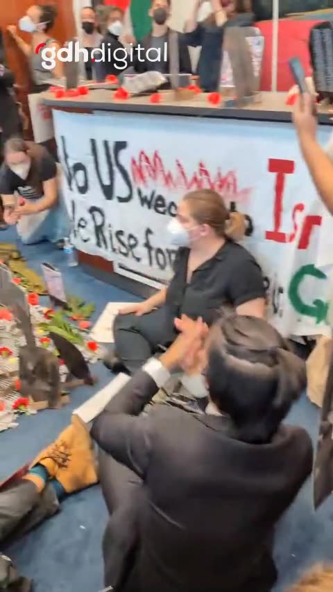 Boston'da Warren ofisinde İsrail savaş suçlarına protesto edildi