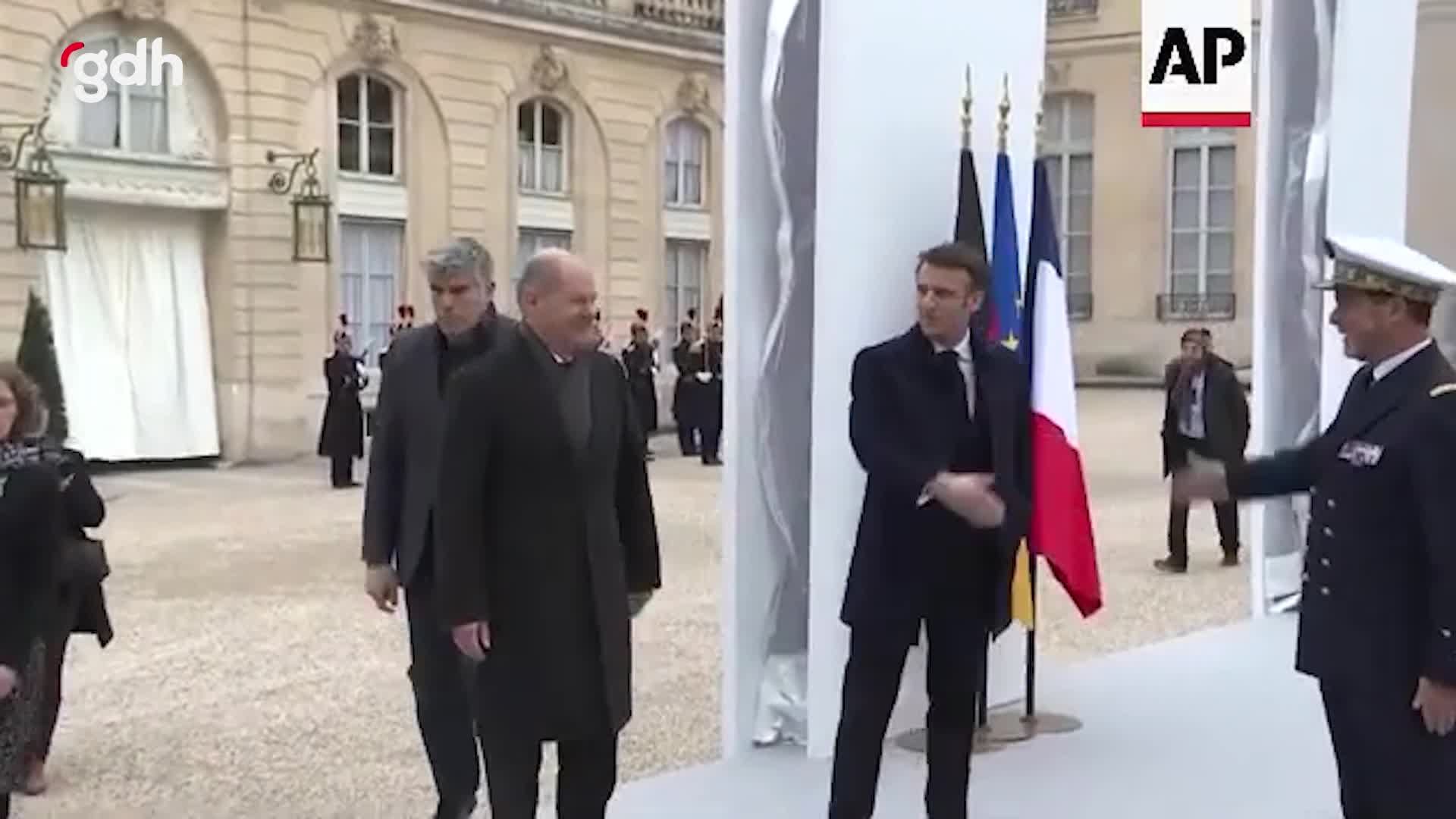 "Macron’un gücü azalıyor, Fransa Afrika'dan çekilmeli"