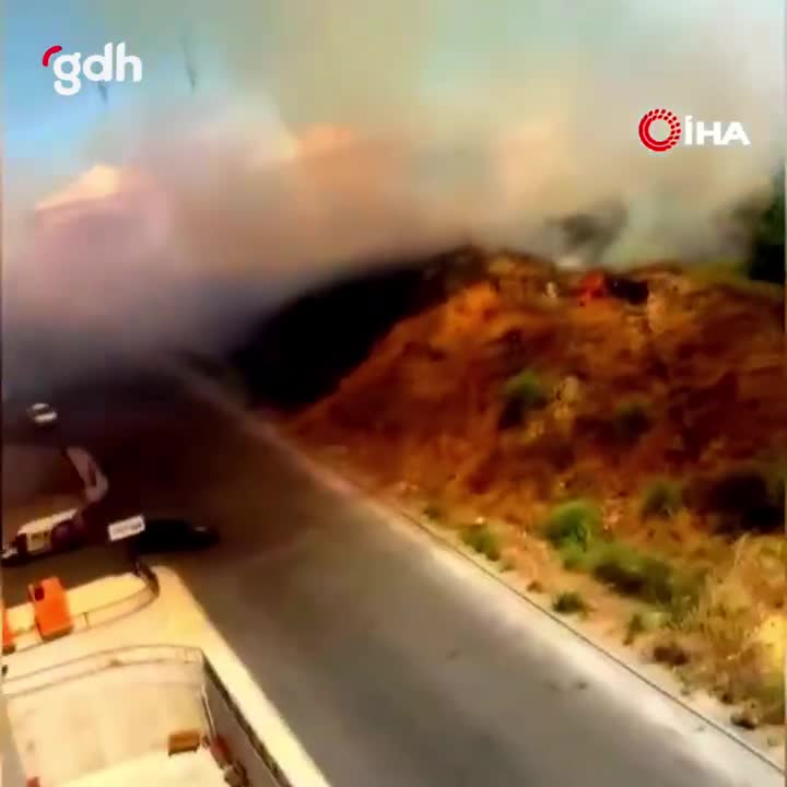 Bozcaada'da ziraat arazisinde yangın, müdahale sürüyor