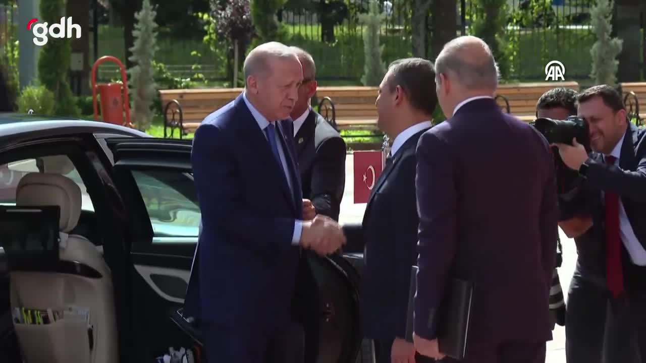 Erdoğan, 18 yıl sonra CHP Genel Merkezi'ni ziyaret etti