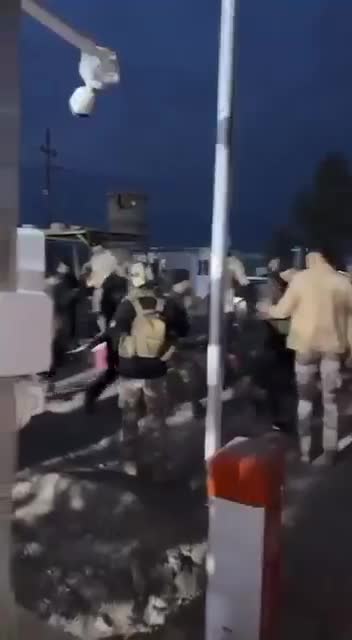 Esad rejimi sabah saatlerinde çok sayıda asker Irak'a kaçtı