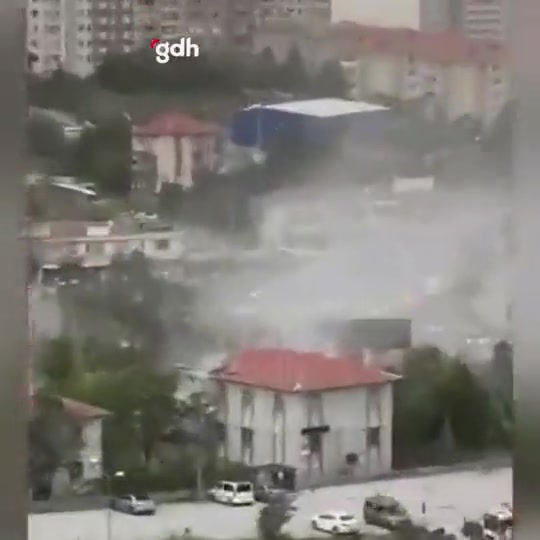 Ankara'da fırtına caminin minaresini yıktı