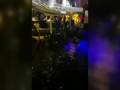 Bebek sahilinde restoran balkonunda çökme: 4 yaralı