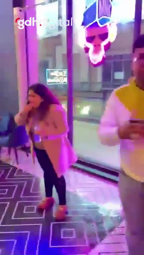 Hindistan'da kuru buz servisi sonrası müşteriler hastaneye kaldırıldı