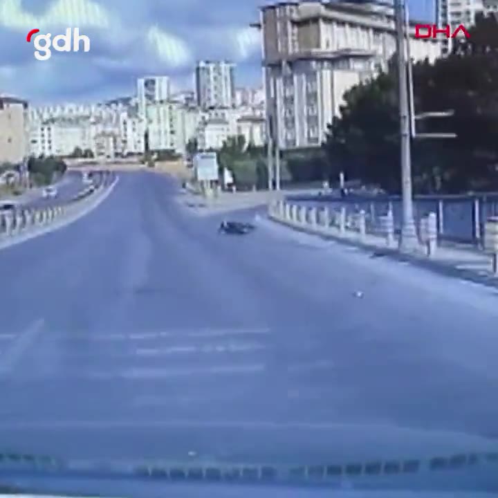 Maltepe'de kasksız motosiklet kazasında 1 ölü, 1 ağır yaralı