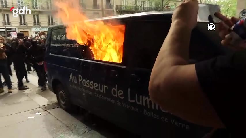Paris'te 1 Mayıs kutlamalarında güvenlik ile göstericiler çatıştı