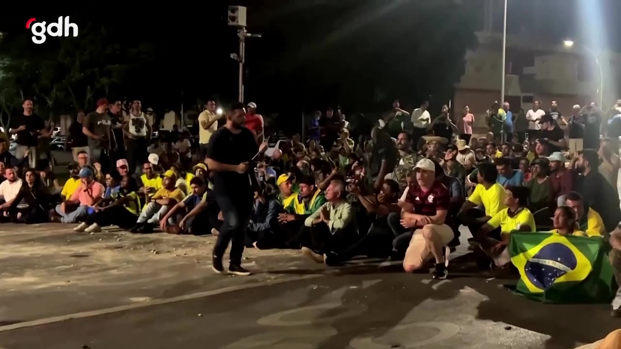 Bolsonaro destekçileri, seçim yenilgisinden sonra polise saldırdı