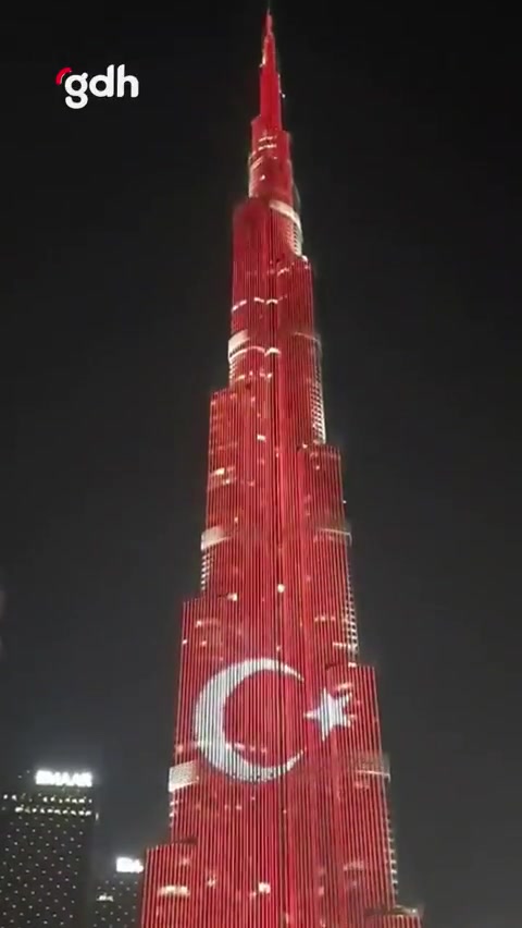 Burj Khalifa'da Türkiye Cumhuriyeti'nin 100. yılı kutlaması