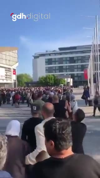 Almanya'da gurbetçiler cumhurbaşkanlığı için uzun kuyrukta