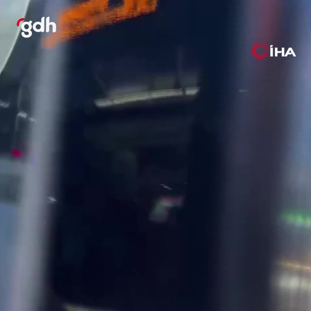 Kadıköy'de İETT otobüsü kaza yaptı, sürücüyü ezmeye çalıştı