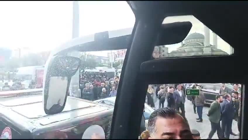 CHP otobüsü Esenyurt'ta provokasyon endişesiyle durduruldu