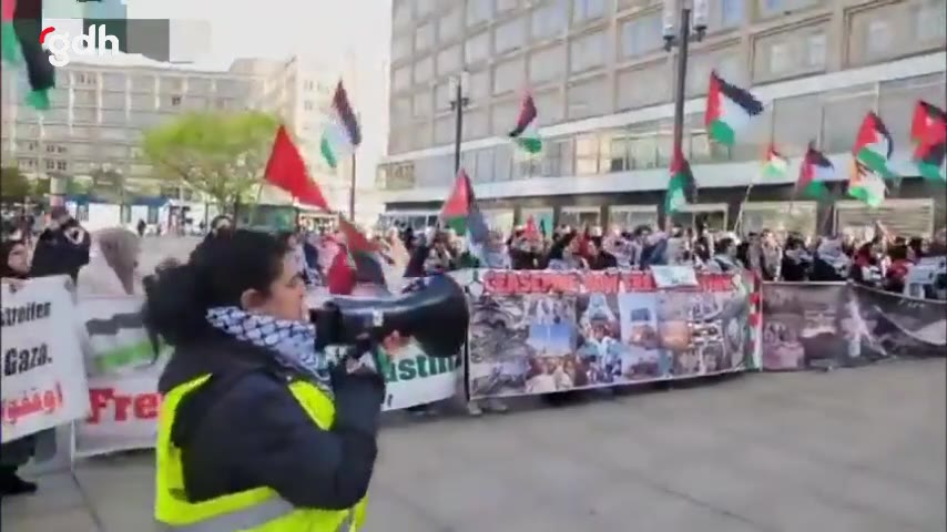 Berlin'de yüzlerce gösterici, İsrail'in Gazze saldırılarını protesto etti